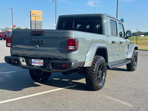 2025 Jeep Gladiator Sport