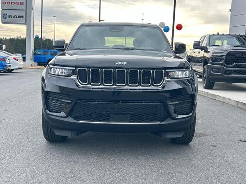 Diamond Black 2025 Jeep Grand Cherokee Laredo