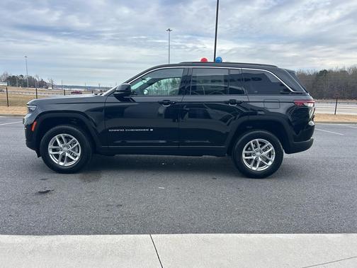 Diamond Black 2025 Jeep Grand Cherokee Laredo