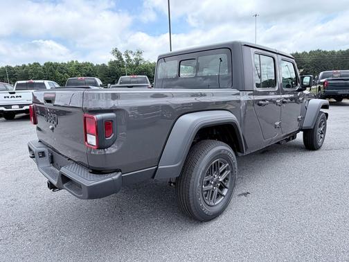 Granite Crystal Clearcoat Metallic 2026 Jeep Gladiator Sport