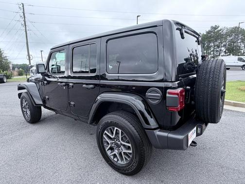 Black Clearcoat 2026 Jeep Wrangler Sahara