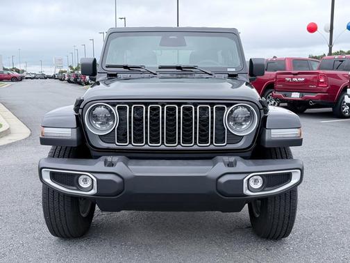 Black Clearcoat 2026 Jeep Wrangler Sahara