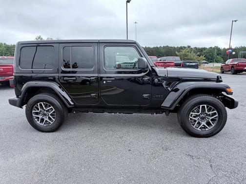 Black Clearcoat 2026 Jeep Wrangler Sahara