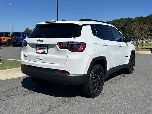 Bright White Clearcoat 2026 Jeep Compass Latitude