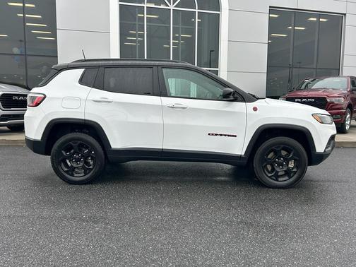 2024 Jeep Compass Trailhawk