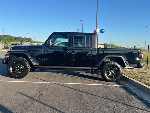 Black Clearcoat 2025 Jeep Gladiator Sport