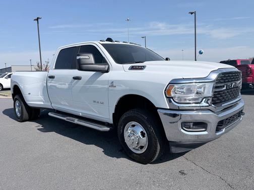 Bright White Clearcoat 2023 RAM 3500 Big Horn