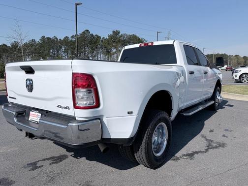 Bright White Clearcoat 2023 RAM 3500 Big Horn