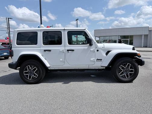 Bright White Clearcoat 2025 Jeep Wrangler Sahara