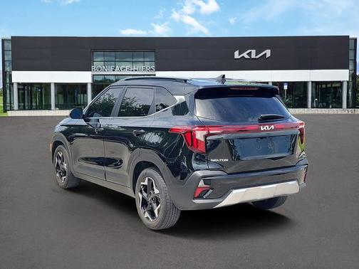 Black 2024 Kia Seltos EX
