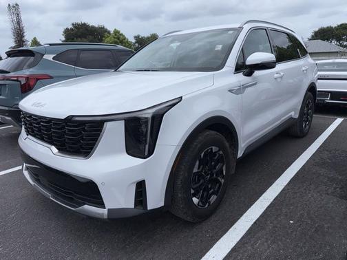 Glacial White Pearl 2025 Kia Sorento S