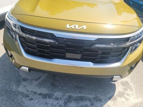 Valais Green 2024 Kia Seltos SX