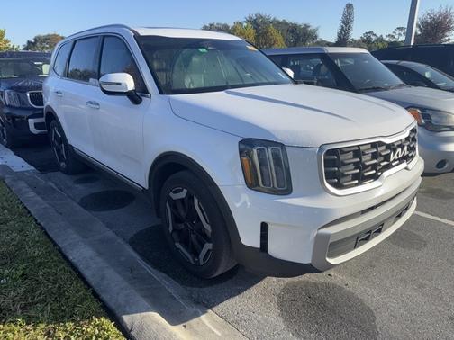 2023 Kia Telluride S
