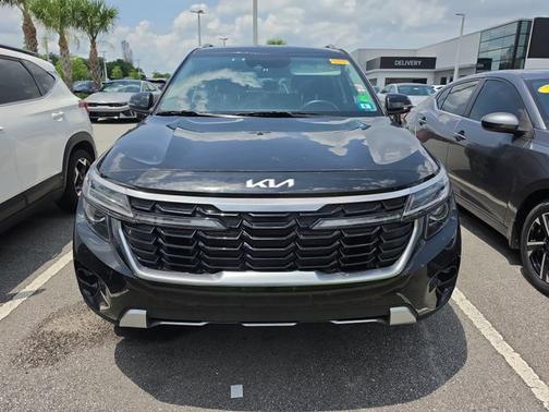 Black 2024 Kia Seltos S