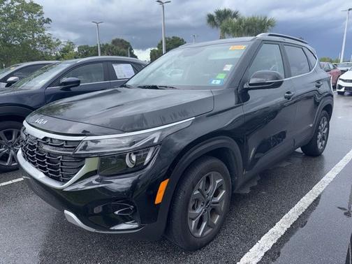 Black 2024 Kia Seltos S
