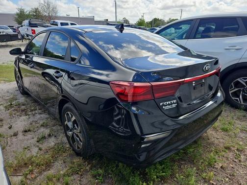 Aurora Black Pearl 2021 Kia Forte LXS