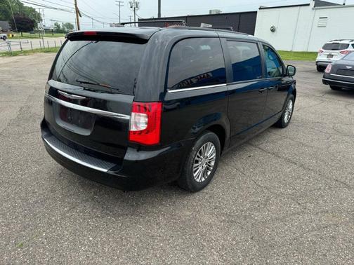 2013 Chrysler Town & Country Touring-L
