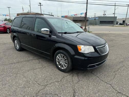 2013 Chrysler Town & Country Touring-L