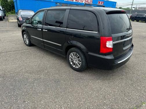 2013 Chrysler Town & Country Touring-L