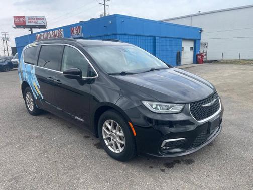 2022 Chrysler Pacifica Touring-L