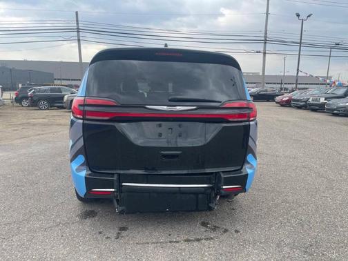 2022 Chrysler Pacifica Touring-L
