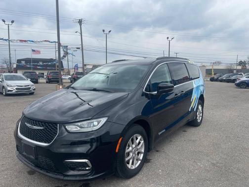 2022 Chrysler Pacifica Touring-L