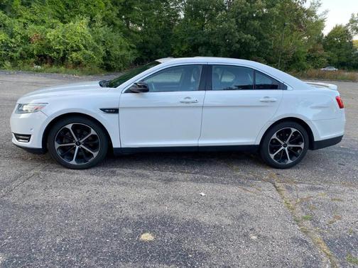 2016 Ford Taurus SHO