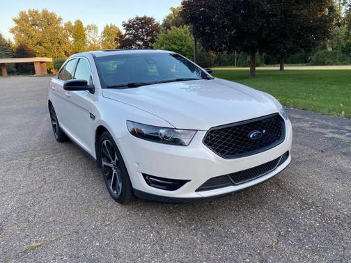 2016 Ford Taurus SHO