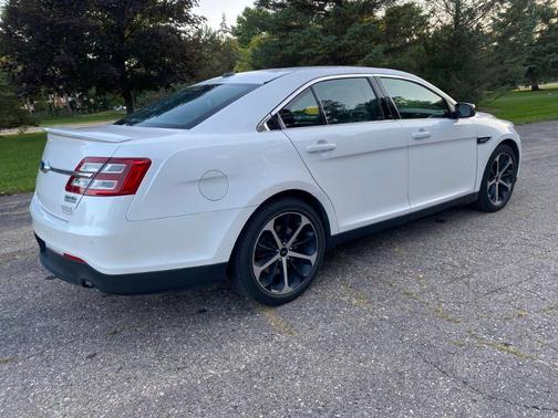 2016 Ford Taurus SHO