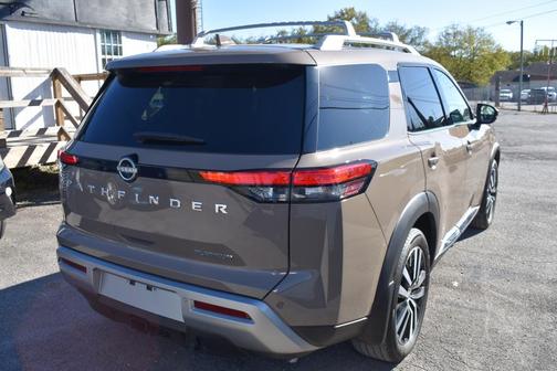 2024 Nissan Pathfinder Platinum
