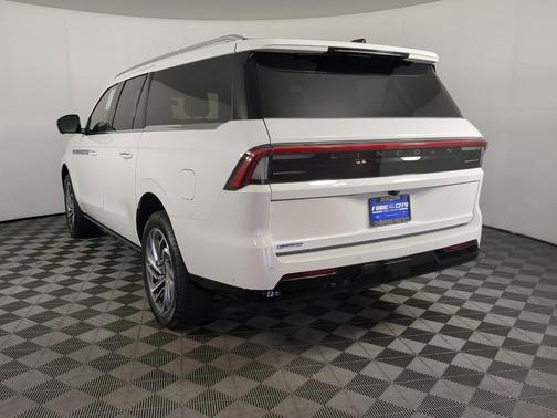 2025 Lincoln Navigator L Reserve