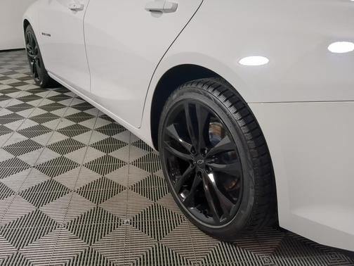 Summit White 2024 Chevrolet Malibu LT