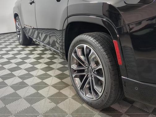 Diamond Black 2022 Jeep Grand Wagoneer Series III