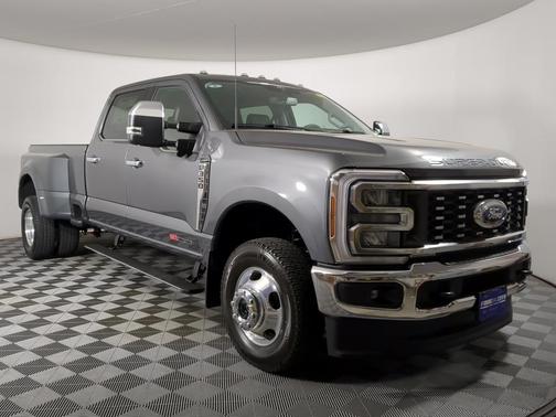 Carbonized Gray Metallic 2026 Ford F-350 Lariat Super Duty