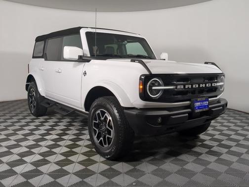 Oxford White 2024 Ford Bronco Outer Banks