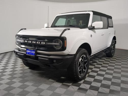 Oxford White 2024 Ford Bronco Outer Banks