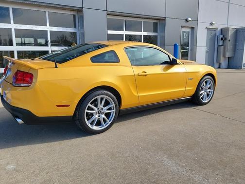 2011 Ford Mustang GT Premium