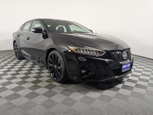 2022 Nissan Maxima SR