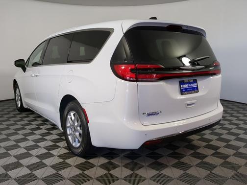 Bright White Clearcoat 2023 Chrysler Pacifica Touring-L