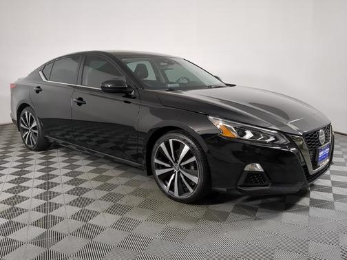 Black 2020 Nissan Altima 2.5 SR