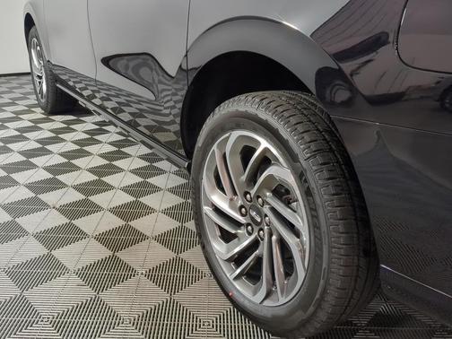 Infinite Black Metallic 2026 Lincoln Navigator L Reserve