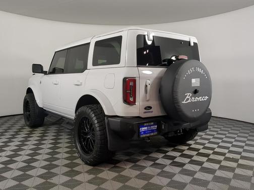 Oxford White 2024 Ford Bronco Outer Banks
