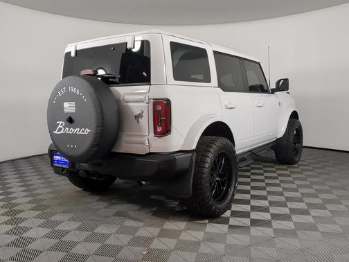 Oxford White 2024 Ford Bronco Outer Banks
