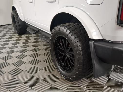 Oxford White 2024 Ford Bronco Outer Banks