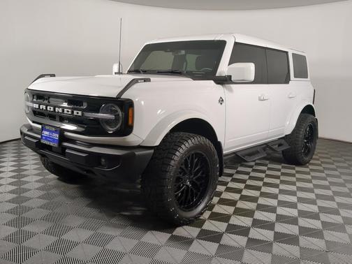 Oxford White 2024 Ford Bronco Outer Banks