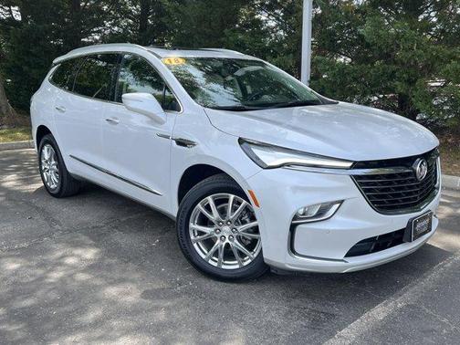2022 Buick Enclave Essence