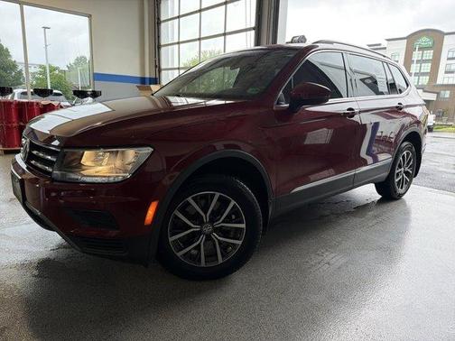 Cardinal Red Metallic 2020 Volkswagen Tiguan 2.0T SE