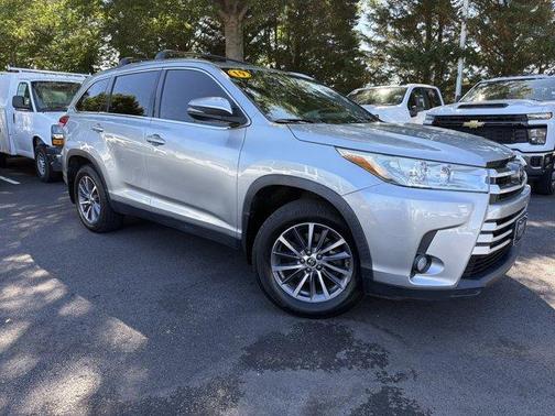 Celestial Silver Metallic 2019 Toyota Highlander XLE