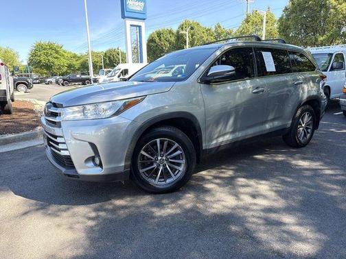 Celestial Silver Metallic 2019 Toyota Highlander XLE