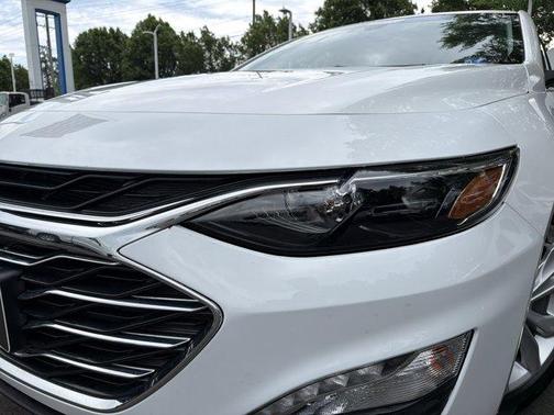 Summit White 2025 Chevrolet Malibu LT